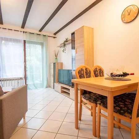 Huebner Comfortable Holiday بوتيل